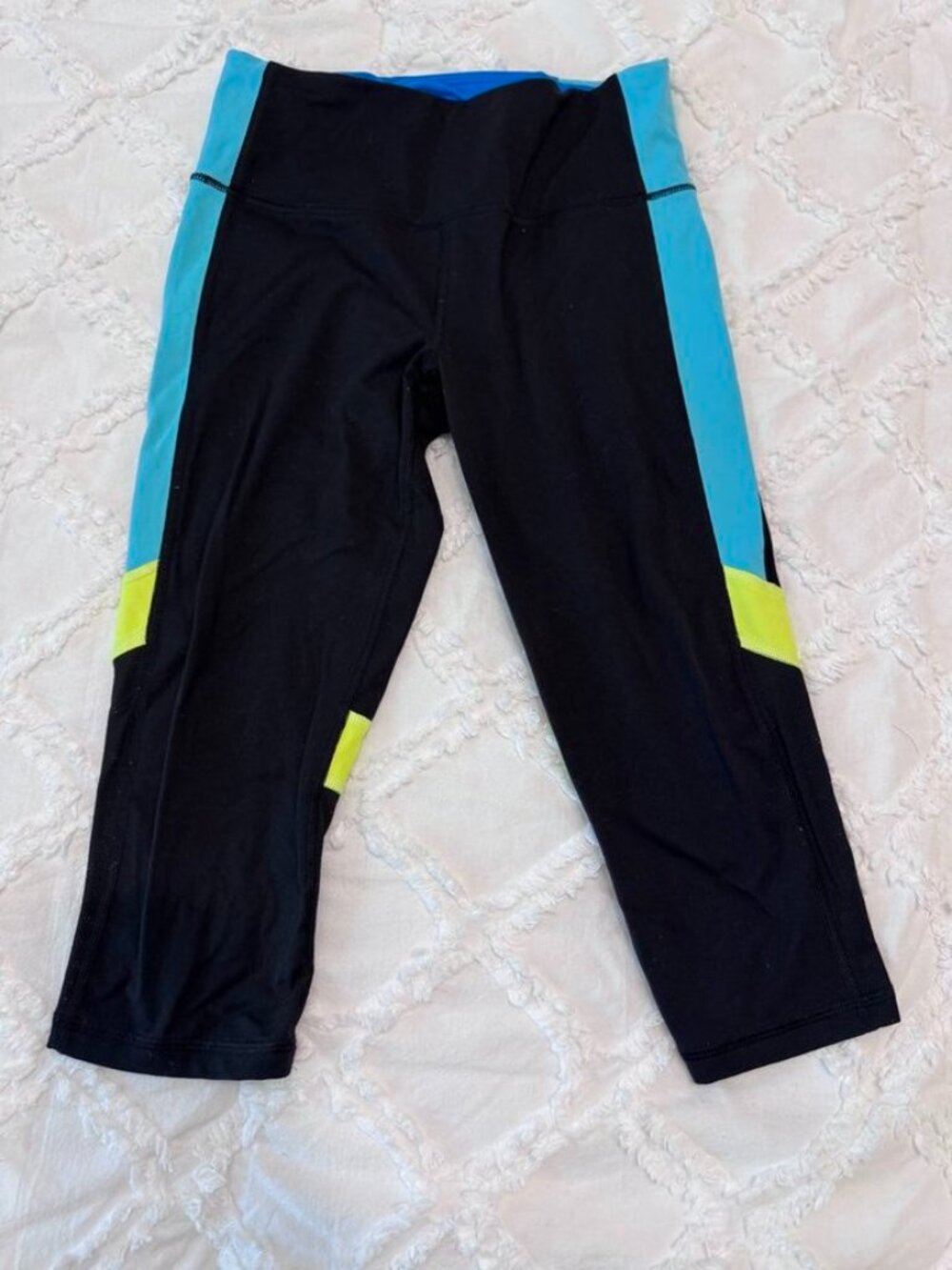 Victoria’s Secret VSX Knockout Colorblock Capri Leggings Size Small
